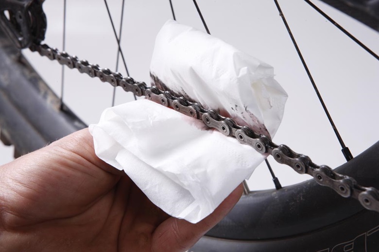 Tác hại khi dùng nhớt cũ tra xích xe đạp
